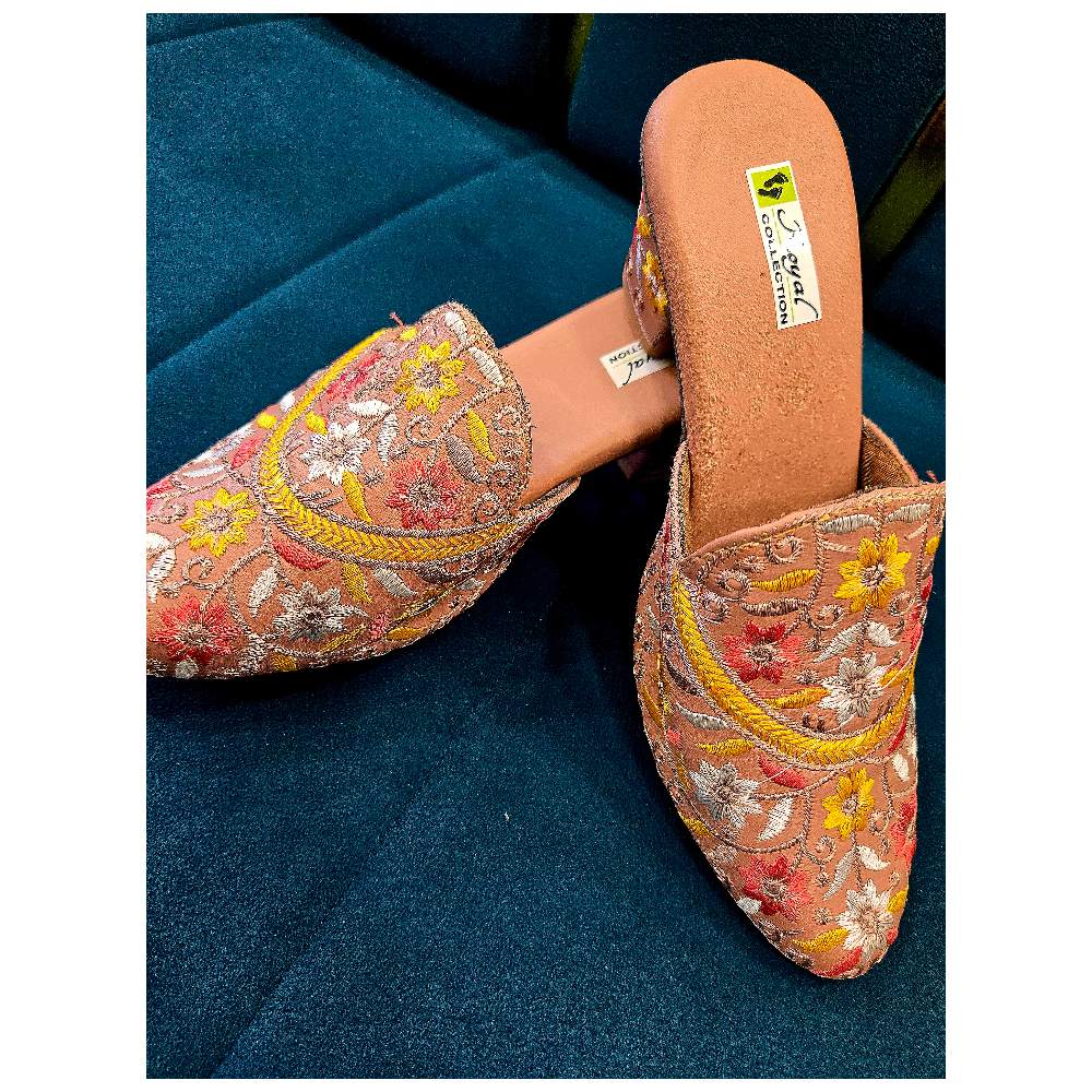 Ladies phulkari jutti